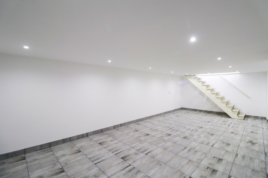 8 Bedroom Property for Sale in Reebok Western Cape